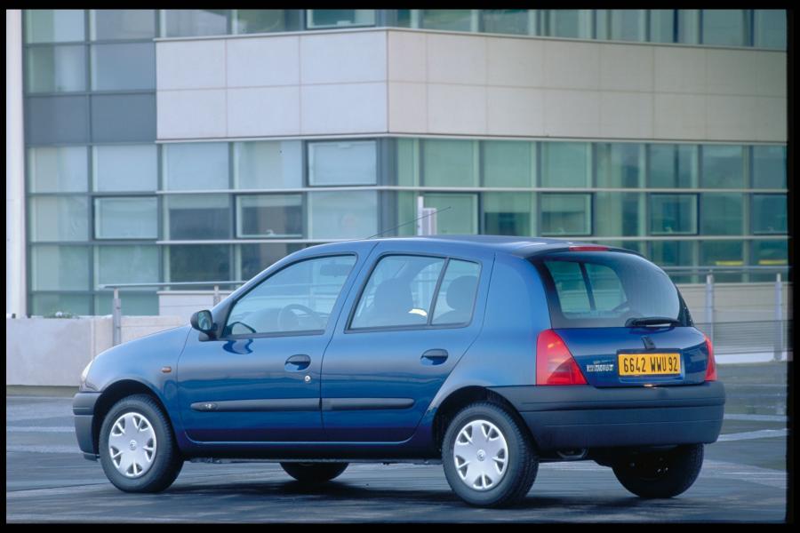  Renault Clio 1998 года  (фото 78 из 106)